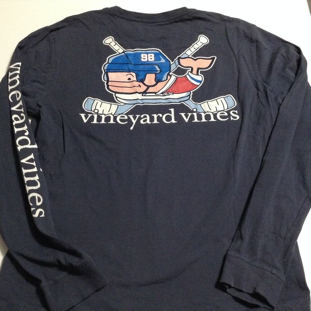Vineyard Vines Long Sleeve Pocket T-Shirt Mens Small Blue Hockey Whale Graphic